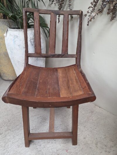 Wagon wheel chair with out arms