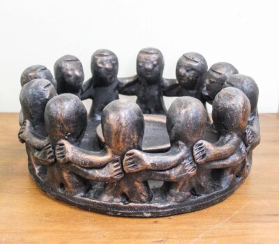 Circle of Friends (12) Black/Gold.