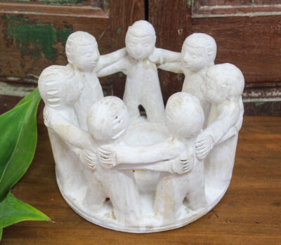 Circle of Friends (7) Cream/Gold.