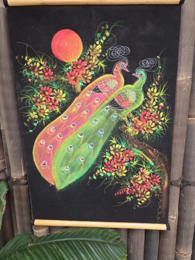 Velvet Scroll- Med Peacocks.