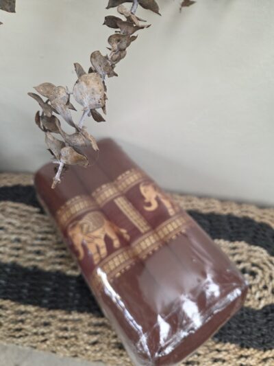 Oblong cushion. Brown Ele's